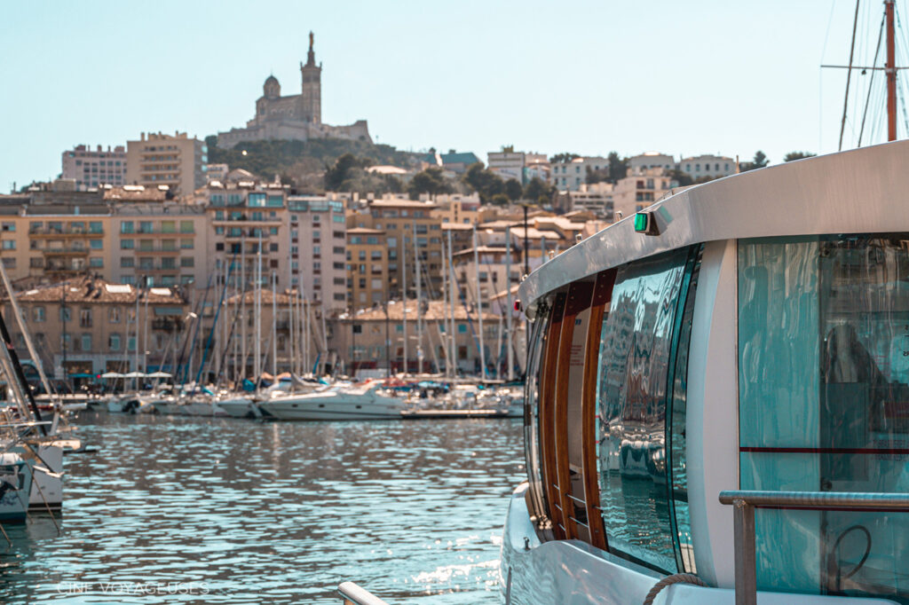 Visiter Marseille : Le Vieux-Port, lieu de tournage emblématique de la cité phocéenne.